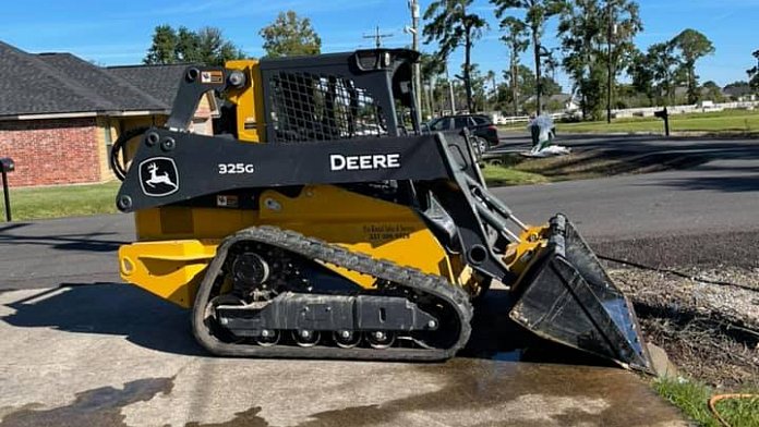 Deere 325G Skid Steer